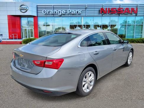 Used 2025 Chevrolet Malibu LT FWD image 2