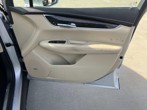 Used 2018 Cadillac XT5 FWD image 22