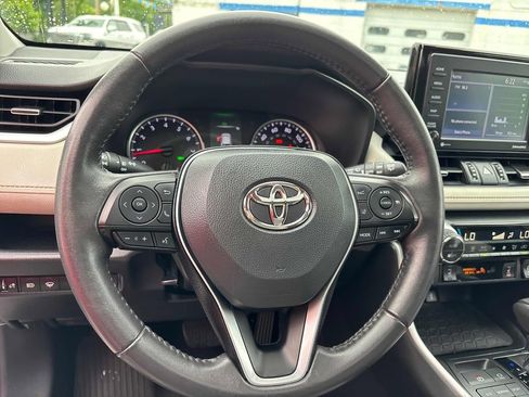 Used 2021 Toyota RAV4 XLE Premium AWD/4WD image 15