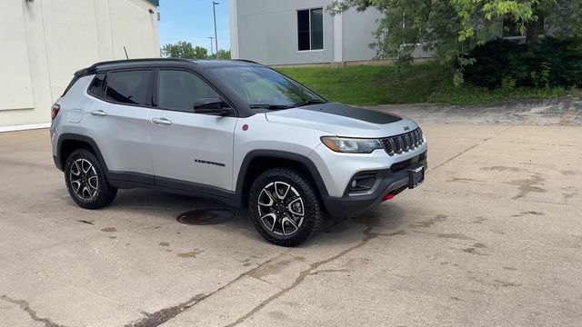 Used 2026 Jeep Compass Trailhawk AWD/4WD image 2