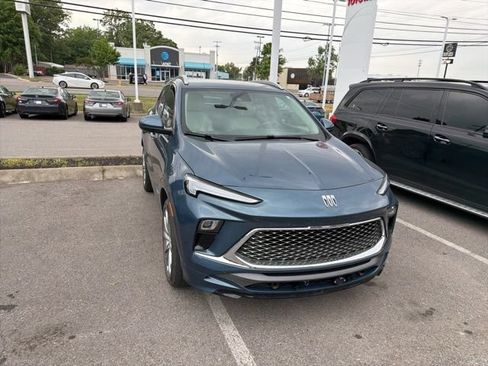 Used 2024 Buick Encore GX Avenir AWD/4WD image 2