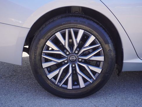 Used 2023 Nissan Altima 2.5 SV image 12