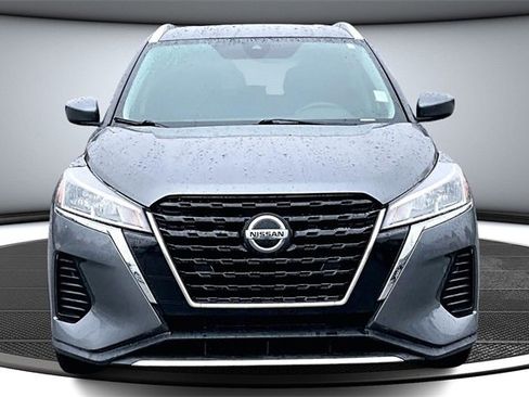 Used 2021 Nissan Kicks SV image 2