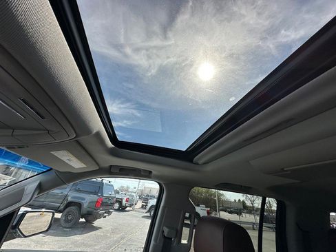 Used 2019 Chevrolet Suburban Premier w/ Premier Plus Edition image 23