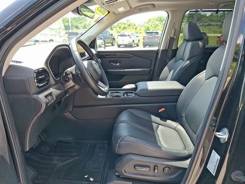 Certified 2025 Honda Pilot Touring image 9