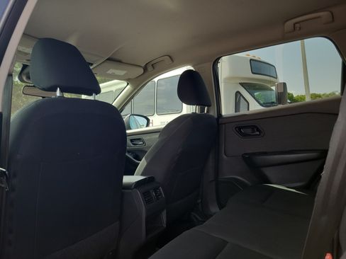 Used 2023 Nissan Rogue S FWD image 15