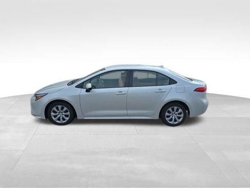 Used 2024 Toyota Corolla LE image 3