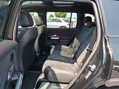Used 2026 Mercedes-Benz GLB 250 4MATIC image 10