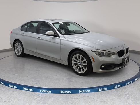 Used 2018 BMW 320i xDrive Sedan AWD/4WD image 4