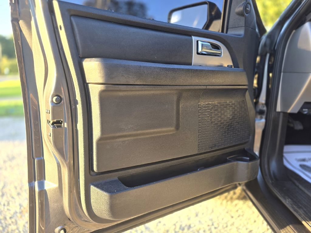 Used 2015 Ford Expedition XLT w/ Equipment Group 202A AWD/4WD image 23