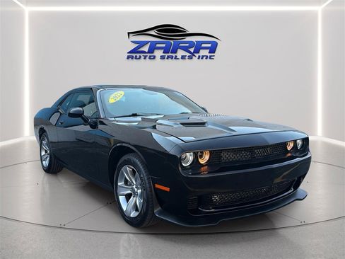Used 2022 Dodge Challenger SXT RWD image 9