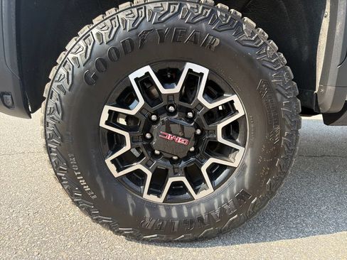 Used 2025 GMC Sierra 2500 AT4X AWD/4WD image 25