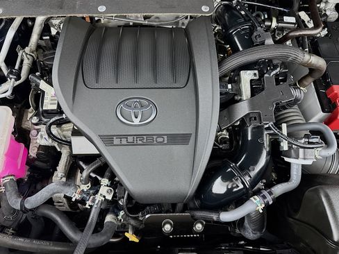 Used 2025 Toyota Highlander LE FWD image 38