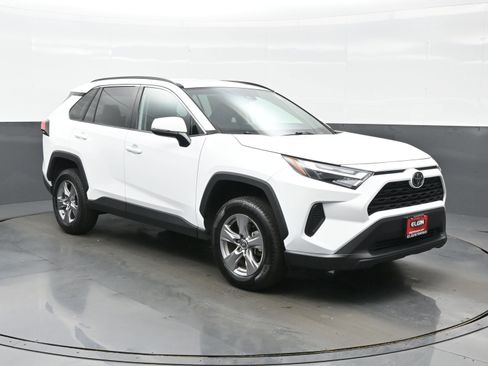 Used 2025 Toyota RAV4 XLE AWD/4WD image 8