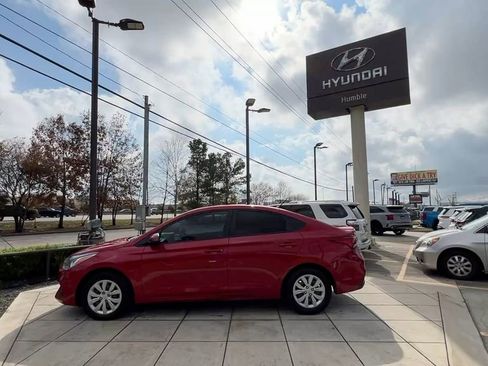 Used 2022 Hyundai Accent SE w/ Cargo Package image 3