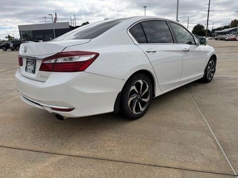 Used 2017 Honda Accord EX image 4