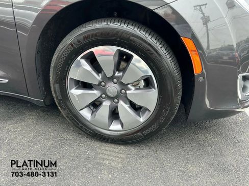 Used 2018 Chrysler Pacifica Limited w/ Advanced Safetytec Group image 21
