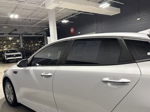 Used 2017 Kia Optima LX image 15