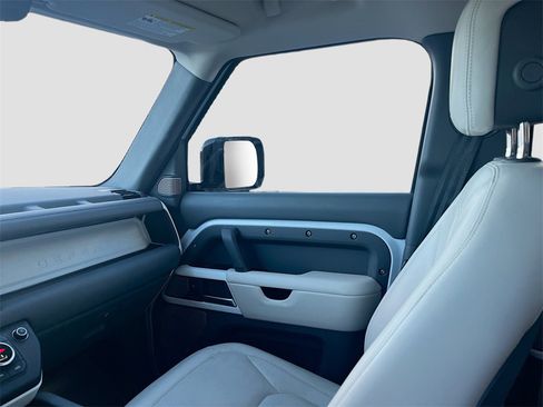 Used 2023 Land Rover Defender 130 SE image 25