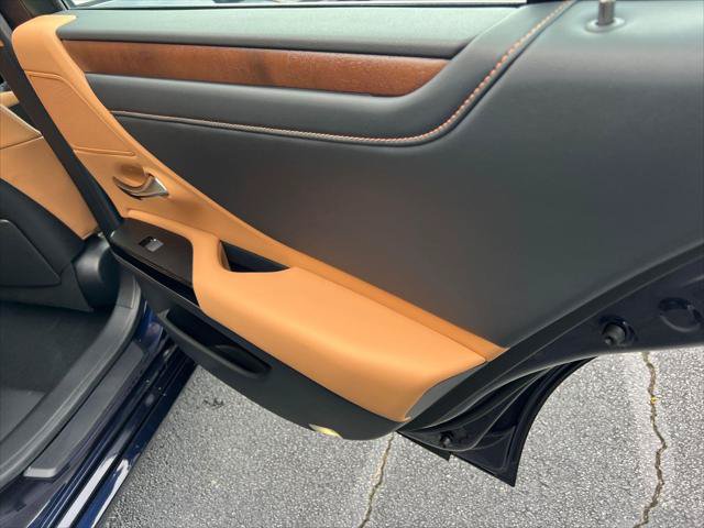 Certified 2025 Lexus ES 300h w/ Premium Package FWD image 17