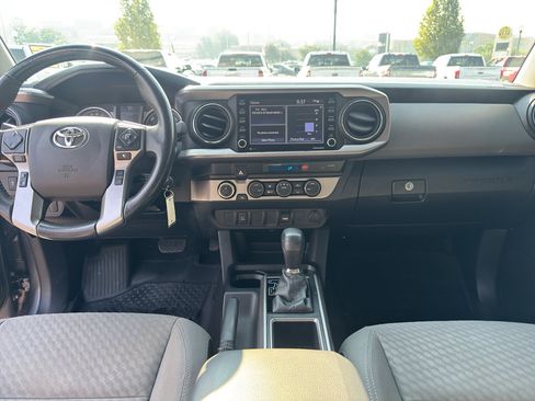 Used 2021 Toyota Tacoma SR5 AWD/4WD image 9