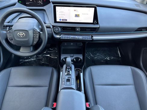 Used 2024 Toyota Prius XLE FWD image 13