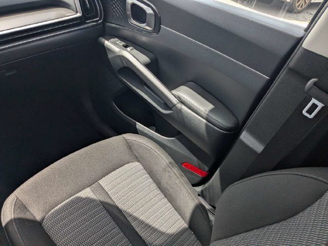 Used 2025 Kia Sorento LX FWD image 17