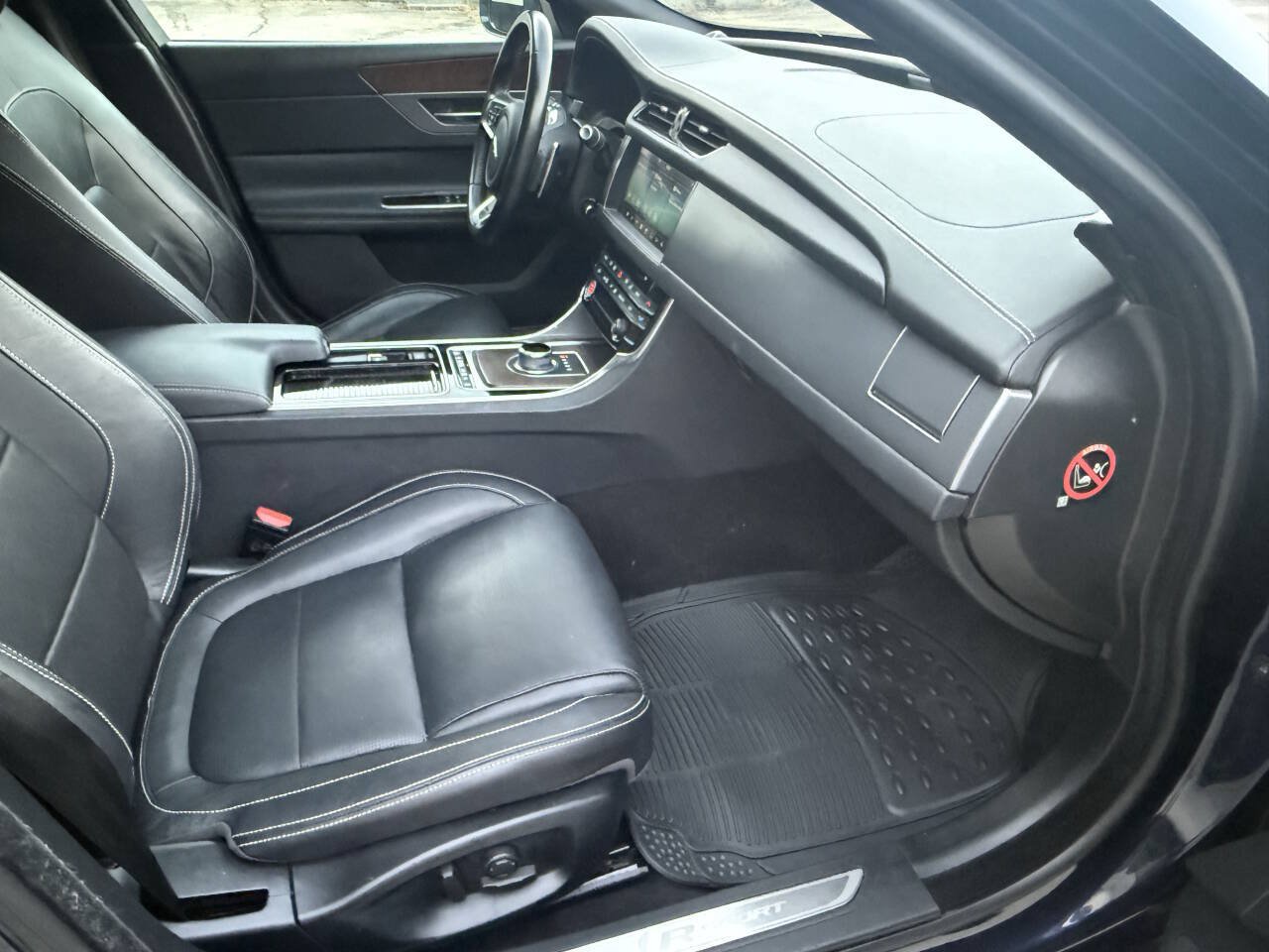 Used 2018 Jaguar XF R-Sport AWD/4WD image 17