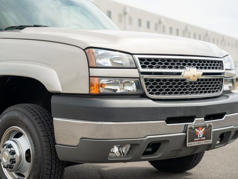 Used 2005 Chevrolet Silverado 3500 LT w/ Heavy-Duty Power Package image 9