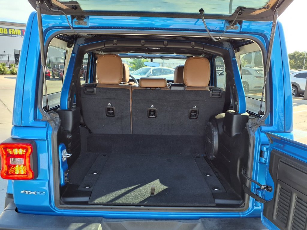 Used 2023 Jeep Wrangler Unlimited Sahara AWD/4WD image 10