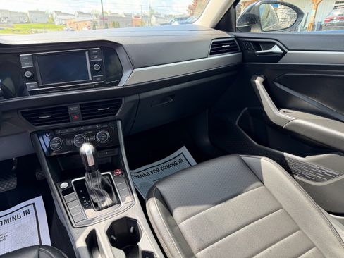 Used 2021 Volkswagen Jetta SE FWD image 16