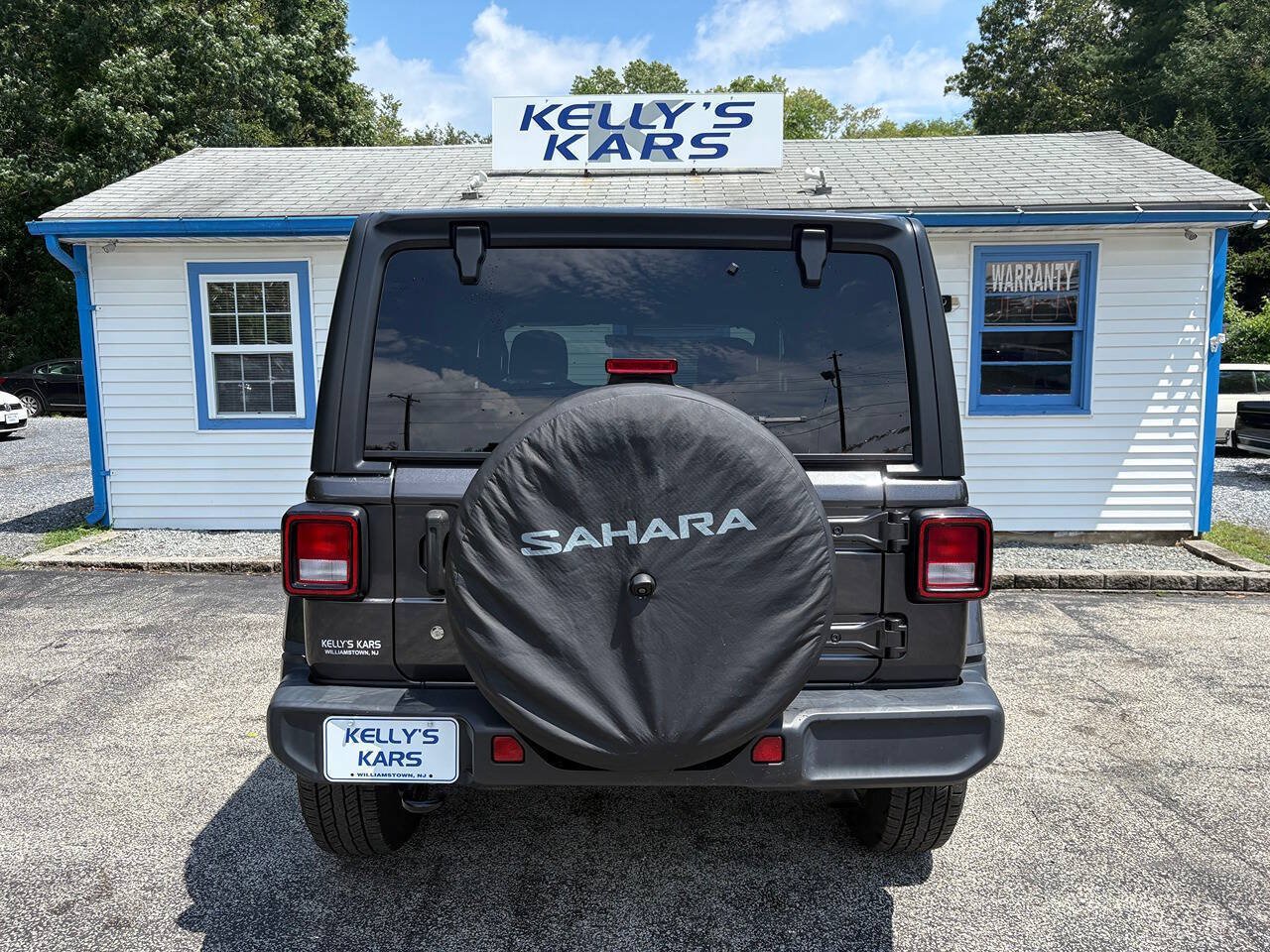 Used 2018 Jeep Wrangler Unlimited Sahara AWD/4WD image 5