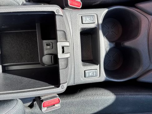 Used 2018 Nissan Rogue SV AWD/4WD image 25