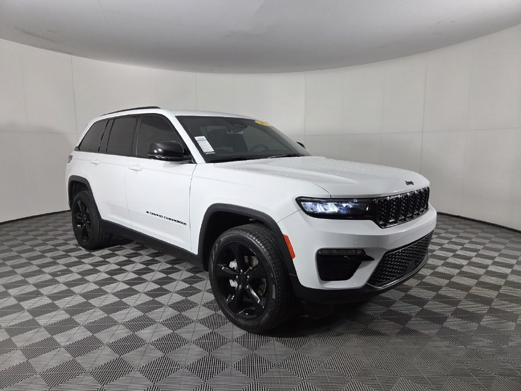 Used 2025 Jeep Grand Cherokee Limited w/ Black Appearance Package RWD image 2