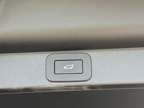 New 2025 Land Rover Range Rover SE AWD/4WD image 13