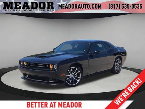 Used 2023 Dodge Challenger R/T RWD image 1