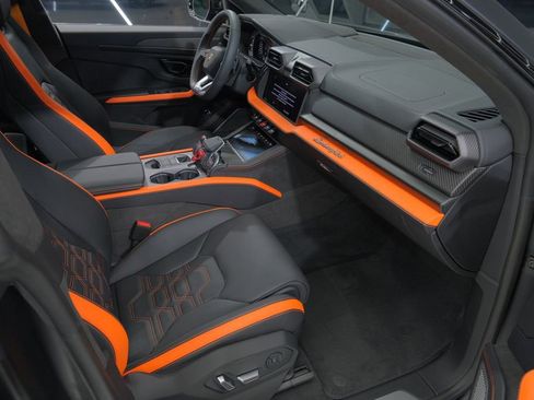 Used 2025 Lamborghini Urus SE image 41