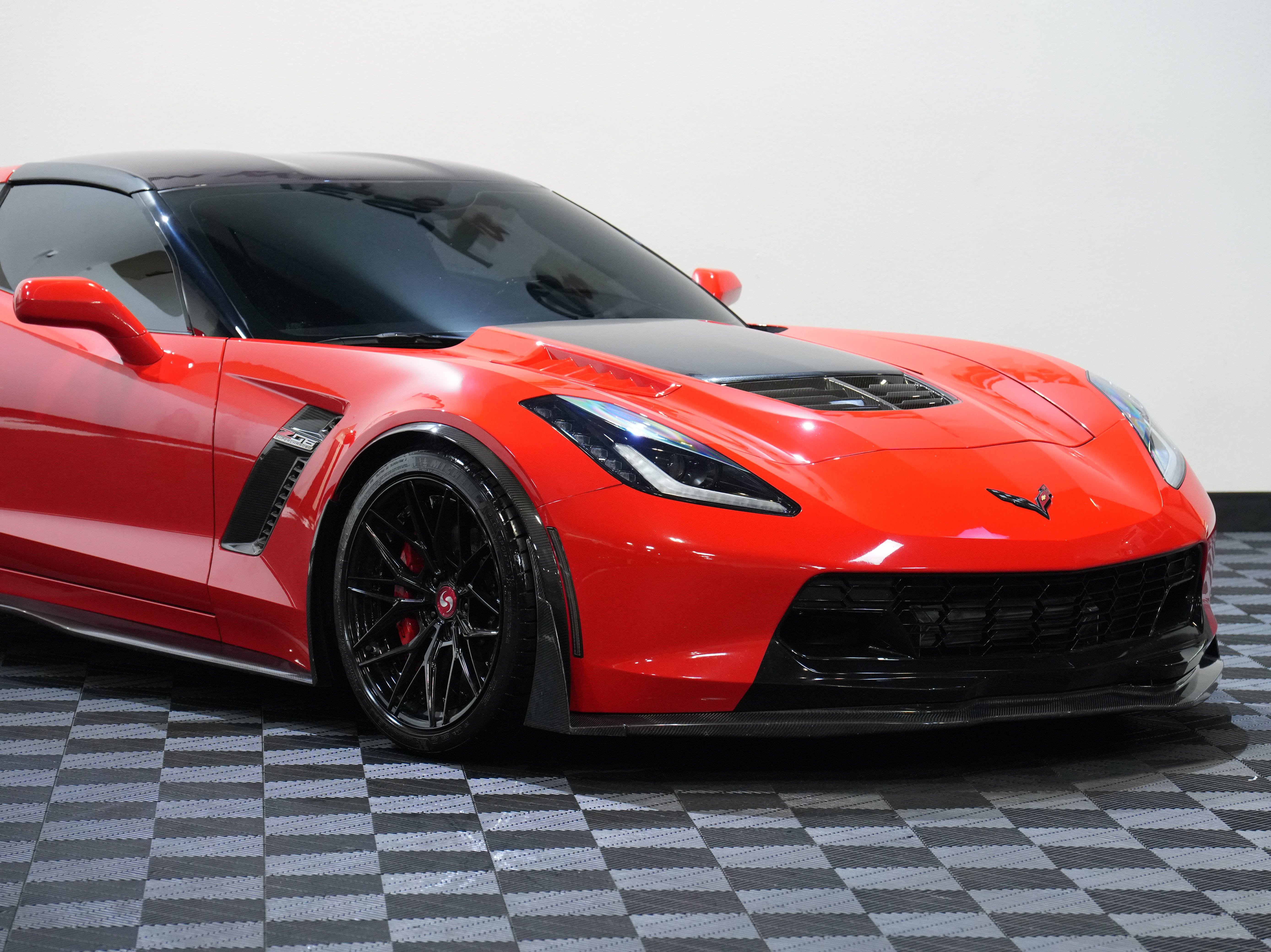 Used 2015 Chevrolet Corvette Z06 w/ 3LZ Preferred Equipment Group RWD image 9