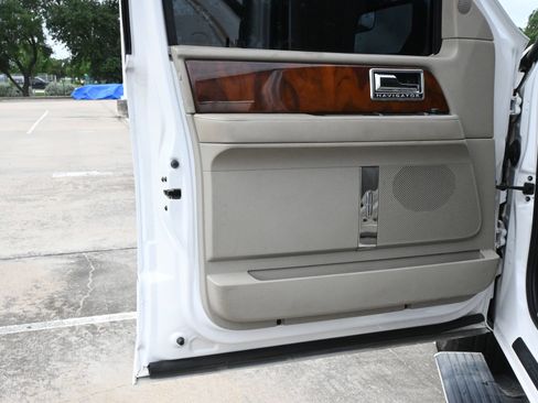 Used 2013 Lincoln Navigator 2WD w/ HD Trailer Tow Pkg image 19