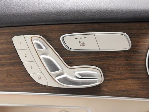 Used 2021 Mercedes-Benz GLC 300 4MATIC image 23