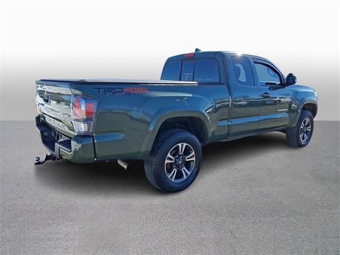 Used 2022 Toyota Tacoma TRD Sport image 4