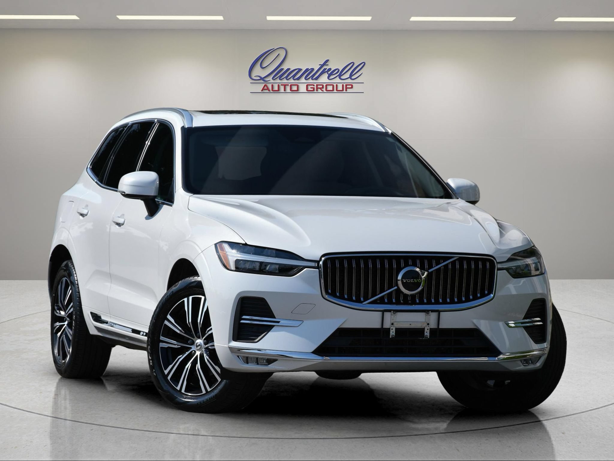 Used 2022 Volvo XC60 B5 Inscription w/ Protection Package FWD image 1