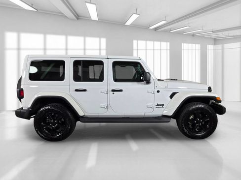 Used 2021 Jeep Wrangler Unlimited Sahara AWD/4WD image 9