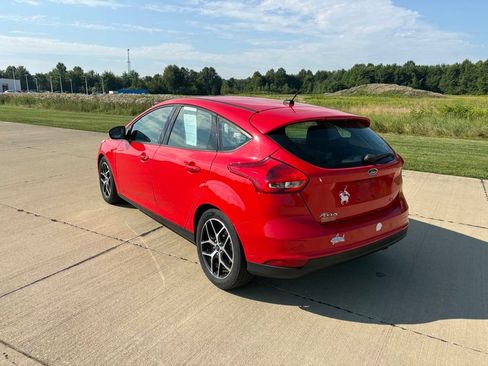 Used 2017 Ford Focus SEL w/ Cold Weather Package FWD image 4