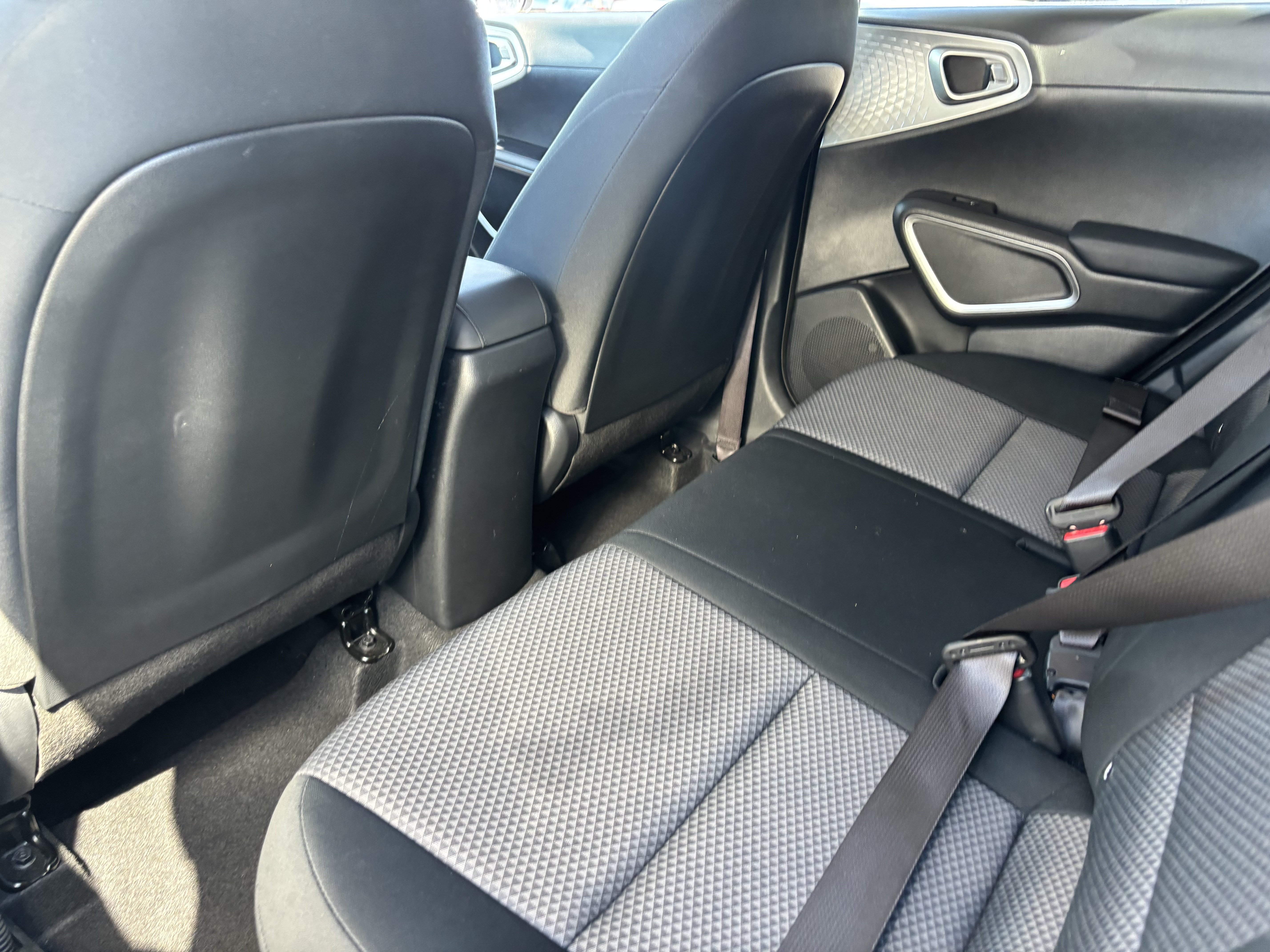 Certified 2025 Kia Soul LX w/ LX Technology Package FWD image 15