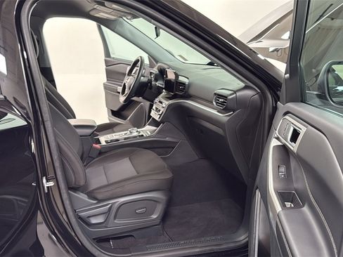 Used 2023 Ford Explorer XLT image 19
