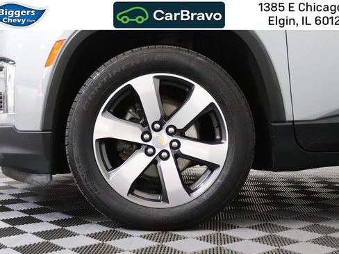 Certified 2023 Chevrolet Traverse LT w/ LT Premium Package AWD/4WD image 4