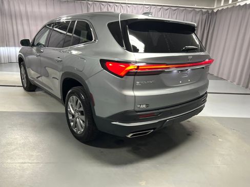 Used 2025 Buick Enclave Preferred image 5