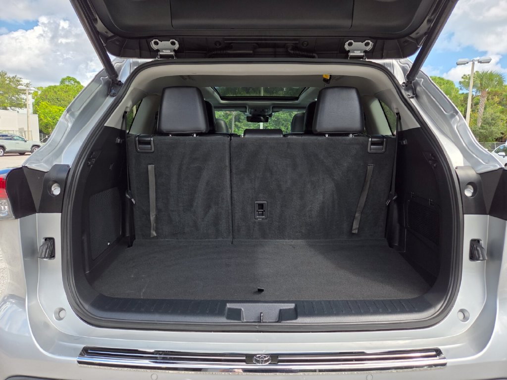 Certified 2022 Toyota Highlander Platinum FWD image 20
