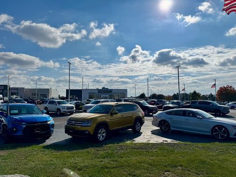 Used 2017 Cadillac Escalade Premium Luxury image 58